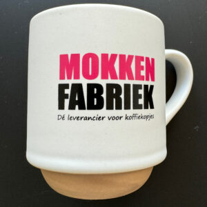 Magenta-(fel-paars)-print-op-porselein-mok-1